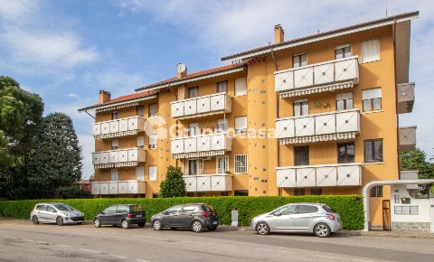 Foto Appartamento in Via Melzi 63, Magenta Centro di 90 m² con 3 locali