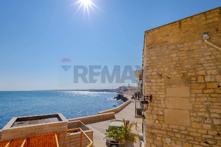 Foto Appartamento in Piazza Duomo 44, Giovinazzo di 68 m² con 2 locali