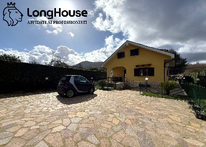 Foto Villa unifamiliare in via mediana 42, Rocca Priora Centro di 300 m²