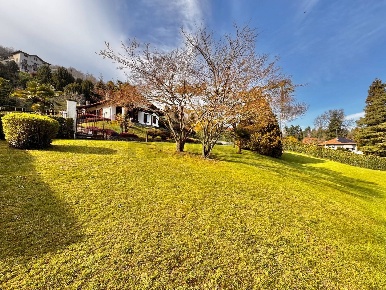 Foto Villa unifamiliare a Arona di 111 m² con 4 locali in vendita