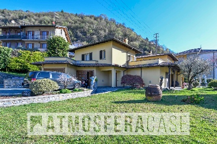 Foto Villa unifamiliare in Via Capanizzoli 11, Zogno Centro di 590 m²