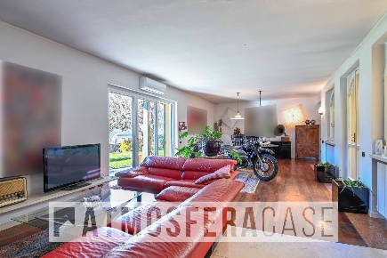 Foto Villa unifamiliare in Via Capanizzoli 11, Zogno Centro di 590 m²