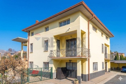 Foto Villa unifamiliare in Via Ristori 12, Gallarate Cedrate di 425 m²