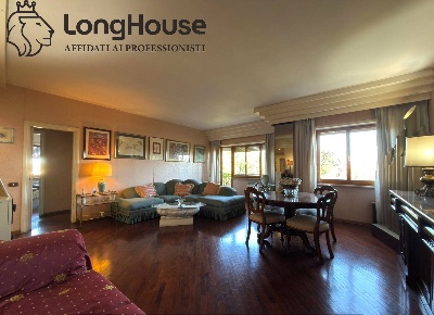 Foto Appartamento in Via Roberto Lepetit 31, Roma di 150 m² con 5 locali