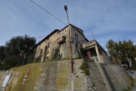 Foto Rustico a Magliolo Centro di 200 m² con 5 locali in vendita