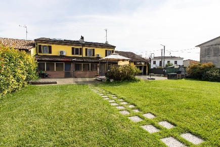 Foto Case semi ndipendenti in via Marconi 8/10, Pancarana di 250 m²