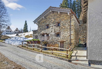 Foto Casa indipendente a Campodolcino di 100 m² con 3 locali in vendita