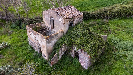 Foto Rustico in c.da Favara, Collesano di 195 m² con 2 locali in vendita