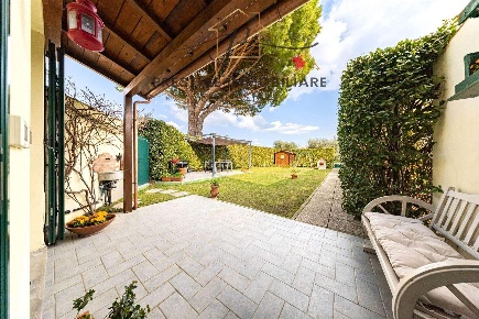 Foto Villa a schiera a Livorno Salviano di 98 m² con 4 locali in vendita