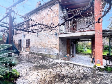 Foto Rustico in Via Valle Menetola  1, Collevecchio Centro di 171 m²