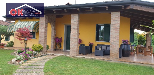 Foto Villa unifamiliare in via silone, Bovolone Centro di 250 m² in vendita