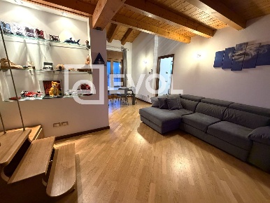Foto Appartamento in Via Stretta 11, Latisana Centro di 114 m² con 5 locali
