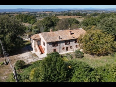 Foto Casale in Strada di Siano, Amelia di 450 m² con 13 locali in vendita