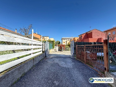 Foto Posti auto in Via D'Annunzio 10 A, Loano Centro di 20 m² con 1 locali