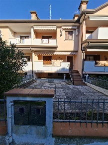 Foto Villa a schiera a Caorle Centro di 86 m² con 4 locali in vendita
