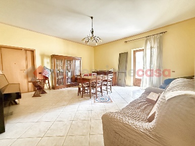 Foto Appartamento in Via Clanio 29, Acerra Centro di 125 m² con 4 locali