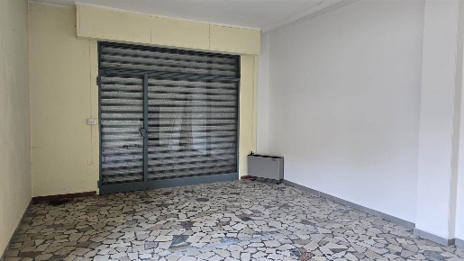 Foto Negozio in Via Alvarado 44, Modena Villaggio Giardino di 38 m²