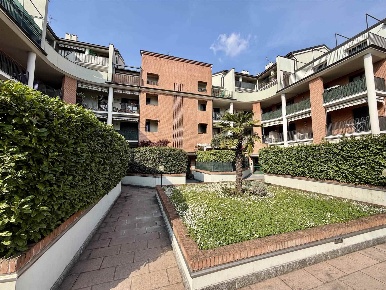 Foto Appartamento in Via Ugo La Malfa 6, Senago di 90 m² con 3 locali