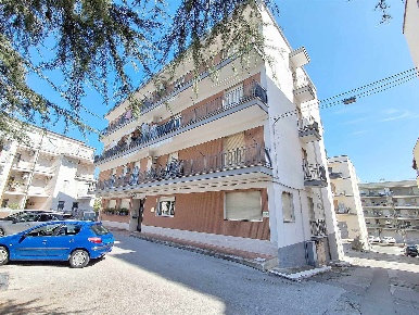 Foto Appartamento in via Cherubino 6, Noci Centro di 90 m² con 3 locali