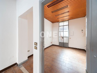 Foto Negozio in Via Vittorio Veneto  28, Bresso di 33 m² con 1 locali