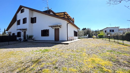 Foto Villa unifamiliare in strada signorelli  4, Viterbo di 115 m²