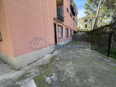 Foto Appartamento a Cipressa Aregai di 80 m² con 4 locali in vendita