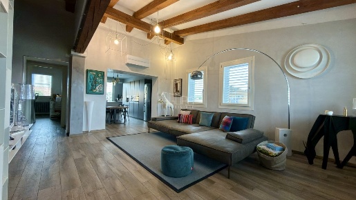 Foto Villa bifamiliare a Rovigo Rovigo Est di 190 m² con 9 locali