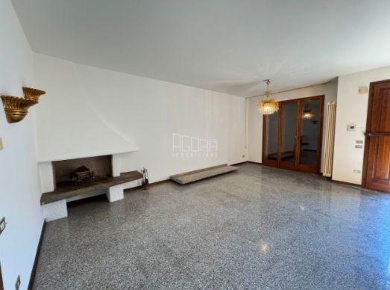 Foto Casa indipendente in Viale Tre Martiri 61d, Rovigo di 165 m²