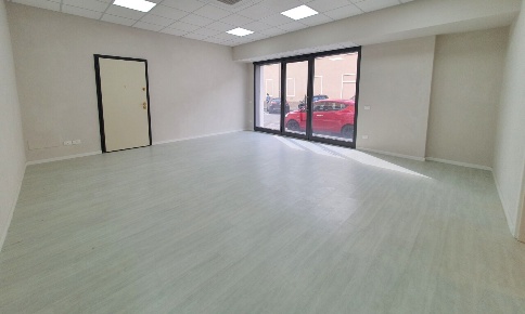 Foto Locale commerciale in TRAV. VIA MILANO, Brescia Fiumicello di 60 m²