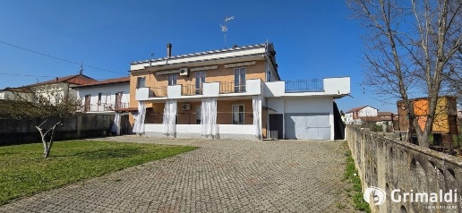 Foto Villa bifamiliare in Via San Giorgio 13, Tricerro di 321 m² in vendita