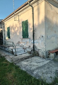Foto Villa singola in Via Petroniano 10, Massa Castagnola di 160 m²