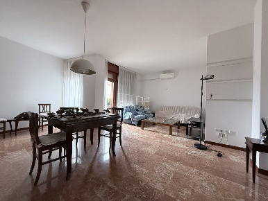 Foto Appartamento a Rovigo Centro Storico di 115 m² con 5 locali in vendita