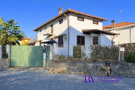 Foto Villa unifamiliare in Via del forno 27, Borgomanero Centro di 90 m²