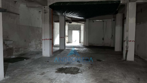 Foto Laboratorio a Napoli Secondigliano di 240 m² con 2 locali in affitto