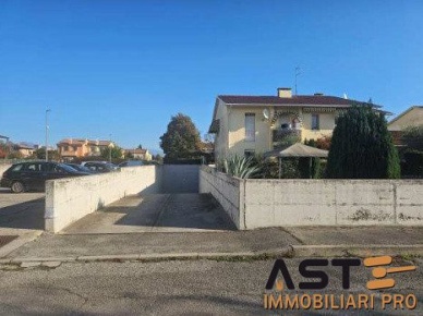 Foto Appartamento in via Lugo di Romagna, Nervesa della Battaglia Centro