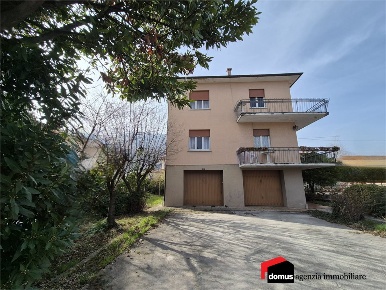 Foto Villa unifamiliare a Piovene Rocchette di 400 m² con 14 locali