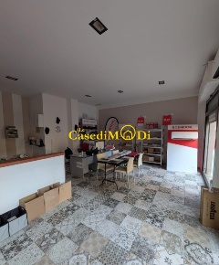 Foto Locale commerciale a Livorno Zola - Galilei di 46 m² con 1 locali