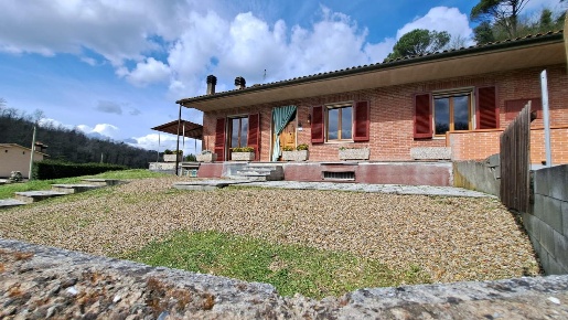 Foto Villa bifamiliare a Montopoli in Val d'Arno di 220 m² con 7 locali