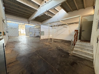 Foto Capannone industriale a Monteriggioni Castellina Scalo di 330 m²