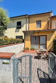 Foto Casa indipendente a Ponsacco Centro di 75 m² con 4 locali in vendita