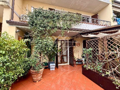 Foto Villa a schiera a Carrara Perticata, Bonascola, Nazzano di 168 m²