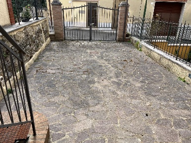 Foto Casa indipendente a Asciano Centro di 82 m² con 4 locali in vendita