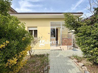 Foto Casa indipendente a Cattolica di 100 m² con 3 locali in vendita