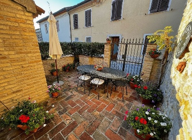 Foto Rustico in Via del mattatoio 0, Camerano Centro di 100 m² con 5 locali