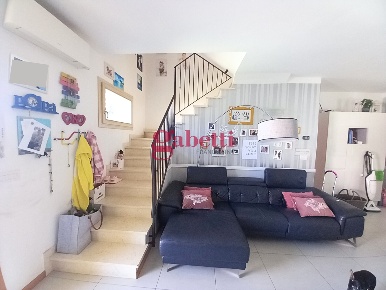 Foto Villa bifamiliare a Coriano di 216 m² con 4 locali in vendita