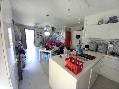Foto Villa bifamiliare a Coriano di 216 m² con 4 locali in vendita