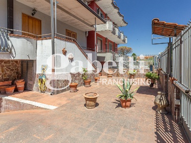 Foto Villa a schiera in Corree Di Sopra, Marano di Napoli Centro di 350 m²