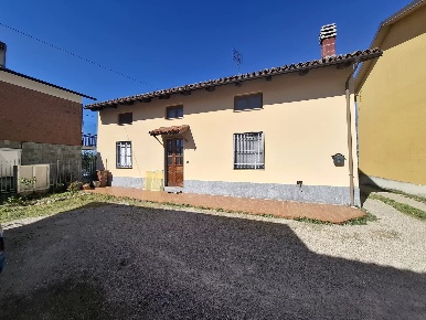 Foto Appartamento in Govone Via San Pietro, Govone San Pietro con 3 locali