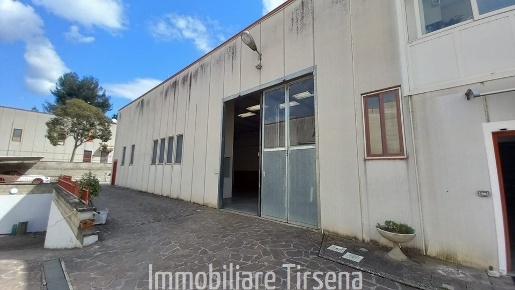Foto Capannone industriale a Orvieto di 240 m² con 3 locali in affitto