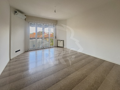 Foto Appartamento in Viale Sandro Pertini 8, Bologna Saffi di 107 m²